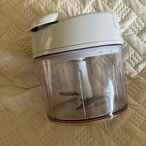 Pampered Chef White Manual Food Processor
